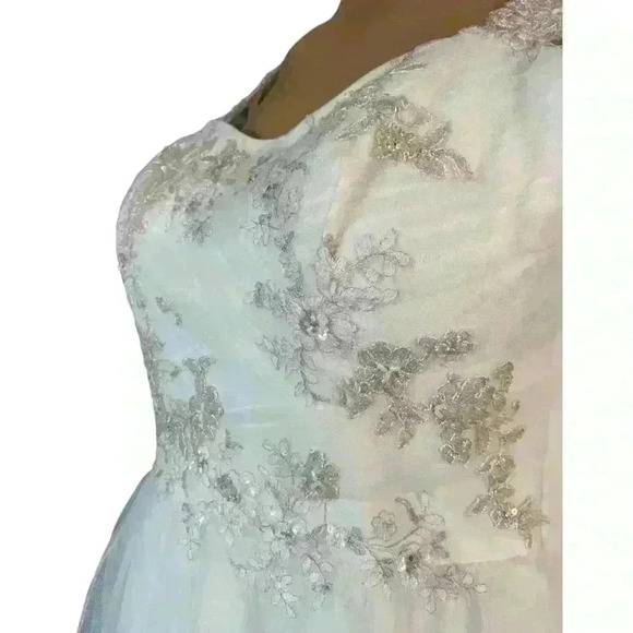 DAVID'S BRIDAL COLLECTION
Tank‎ Tulle A-line Wedding Dress w/ Lace - Picture 7 of 14